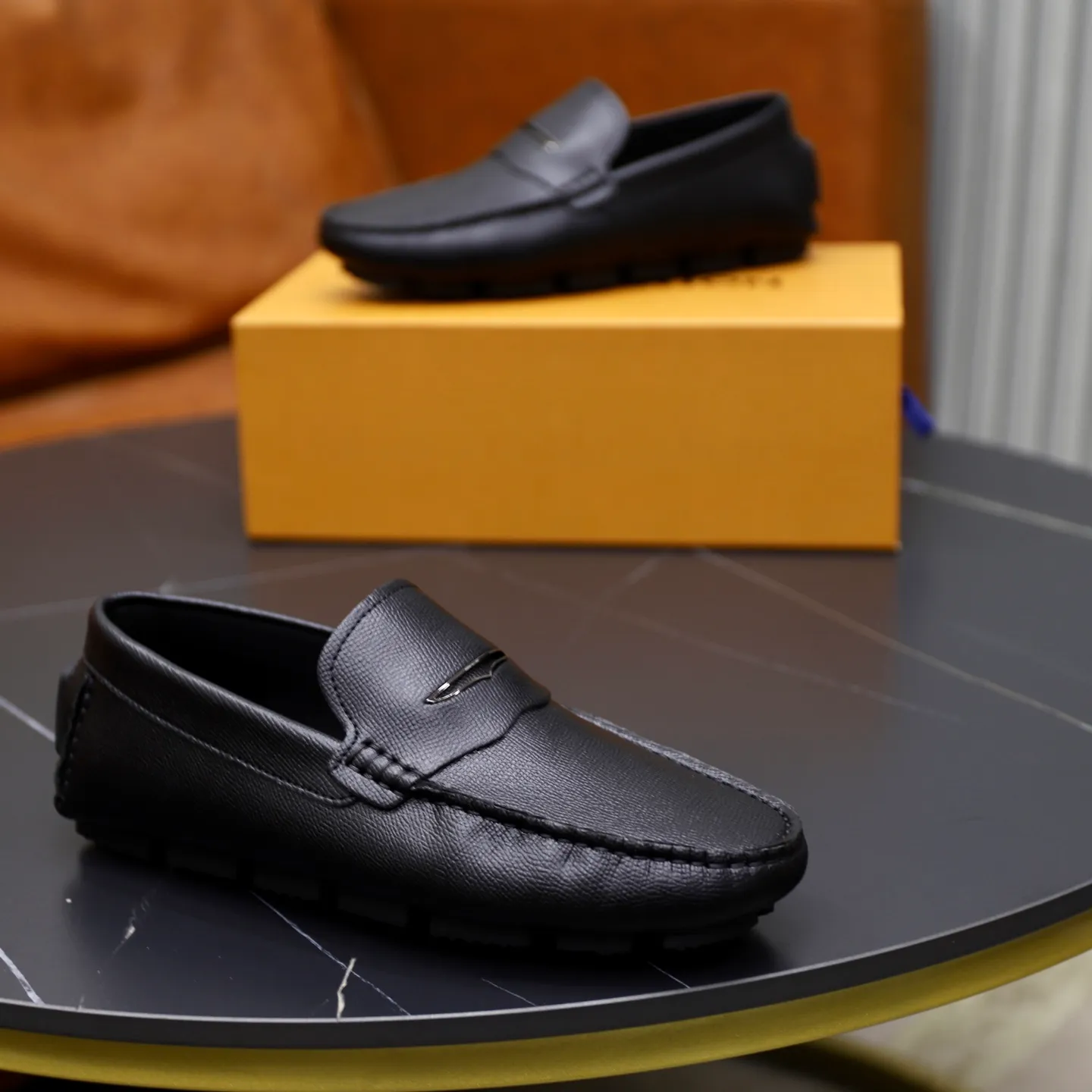 Ex-factory price: 480💰【LV】Louis Vuitton ⚠️High-end men’s driving and pedal series ⚠️38-44 (customized for 45) ⚠️All original cowhide leather! Thick and soft! Made entirely of calfskin lining! Rubber sheet anti-slip beanie sole! Three-dimensional package technology! Fashionable and classic! Handicrafts! Original high quality! Feel free to compare!